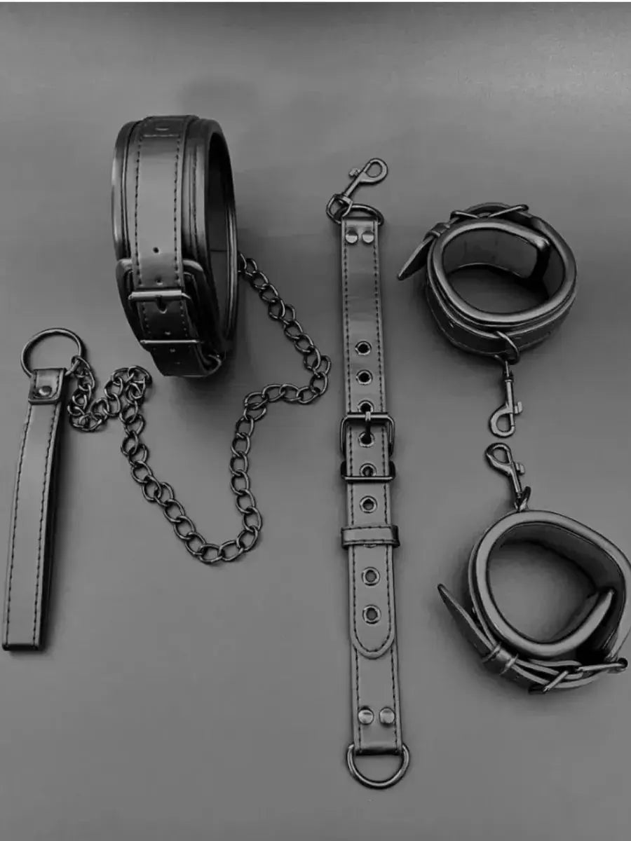 Kinky Neck Harness