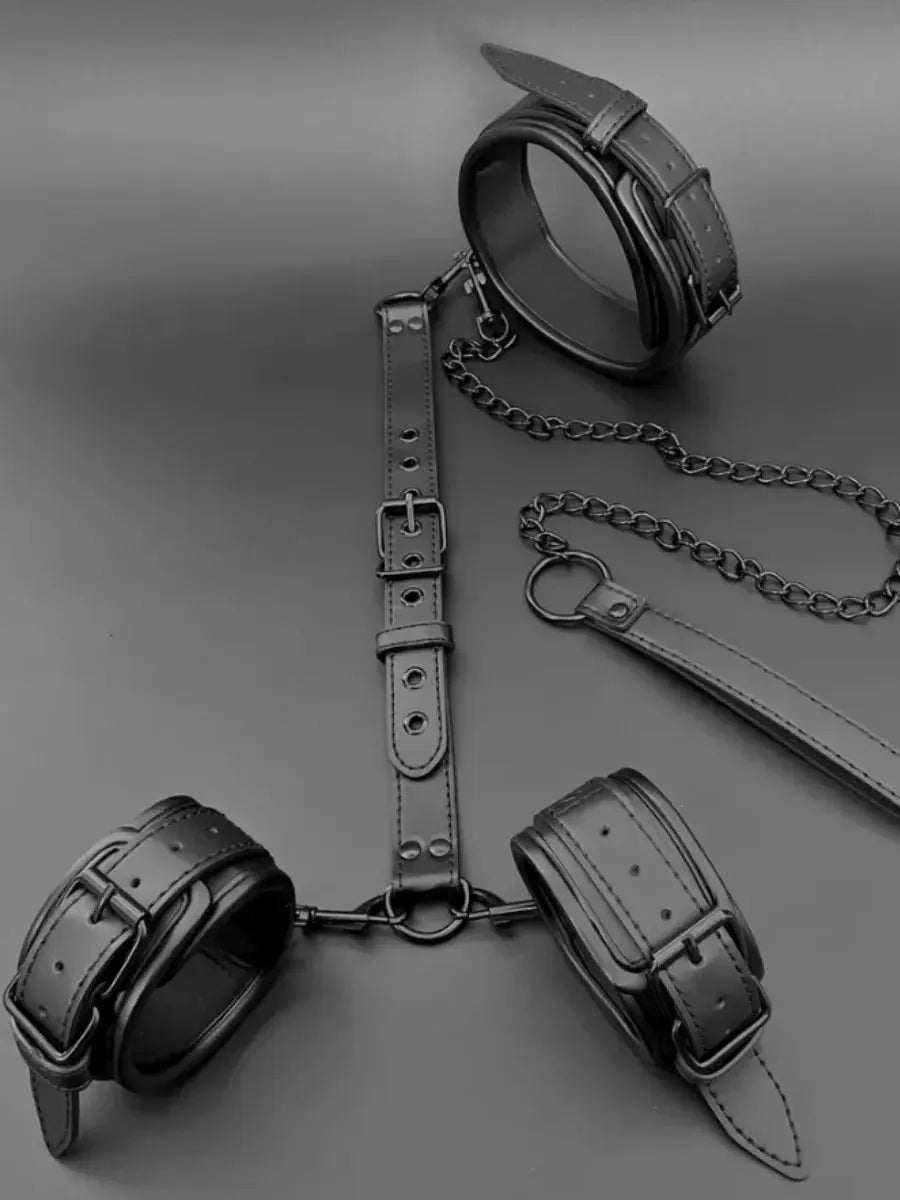 Kinky Neck Harness
